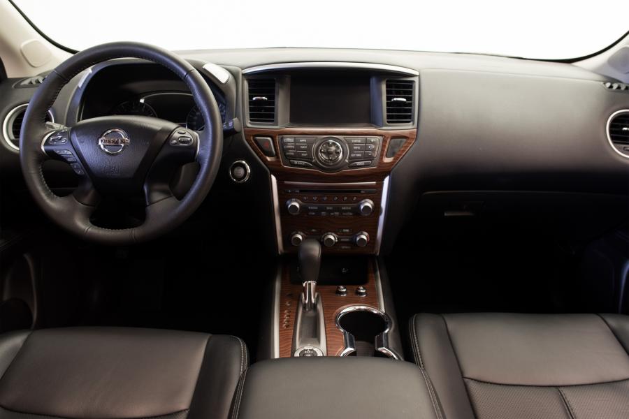 Торпедо Nissan Pathfinder 2017 года  (LA) (фото 29 из 32)